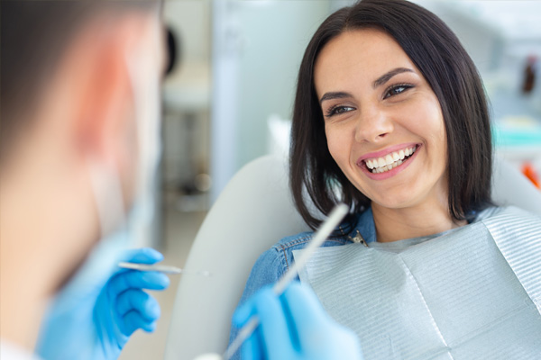 The Importance Of Seeing A Dentist For Teeth Whitening